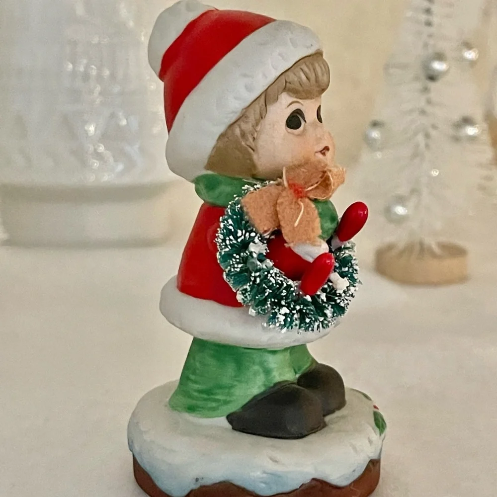 VTG Enesco Figurine, Child Carrying A Christmas Wreath